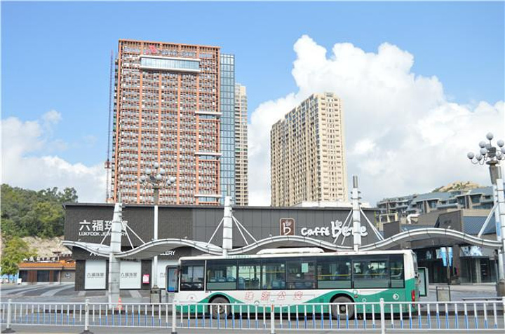 所以一早起来就开始准备动身前往九洲城.