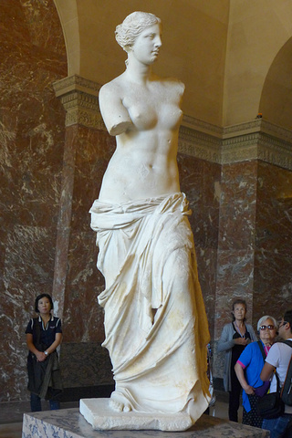 第一个女人--维纳斯,是罗马神话中的爱与美神,也是象征丰饶多产的女神