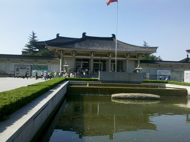 没带耳机又花了￥10买了一副耳机本来博物馆是免费