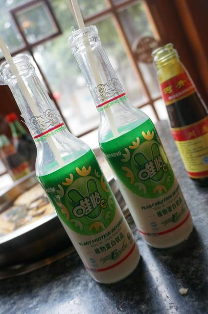 成都有名的豆奶,就像北京的北冰洋一样,吃串串香配豆奶好喝又解辣