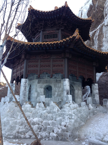 "温泉的服务真心不错，包括景区景点里的很多地方服务都很好。滑雪玩了3个多小时，来到了水镇温泉泡温泉_古北水镇"的评论图片