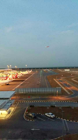 018马上就拿着行李去Check in了,吉隆坡机场的