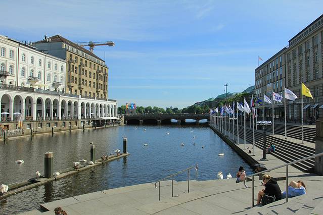 Neuer Wall及阿斯特拱廊