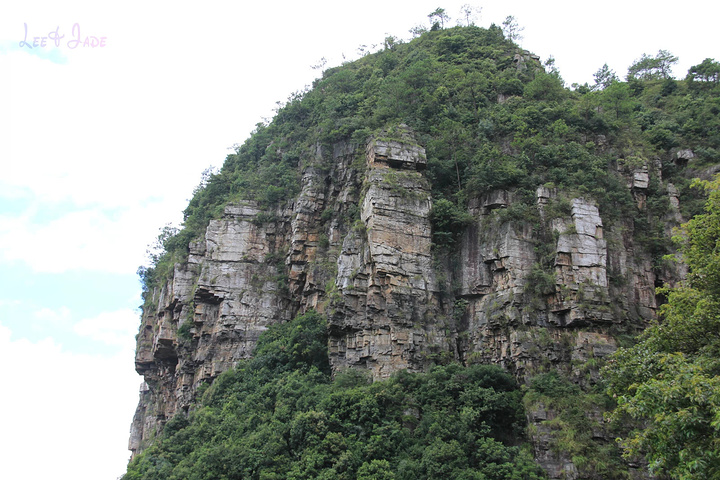 "...天飘降，轻柔，飘忽，无声无息……与雄伟壮阔的悬崖背景，刚柔并济，奇妙地融为一体，真叫人叹为观止_广东大峡谷"的评论图片