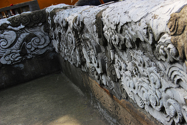 如今寺内唯有元代大书画家赵孟頫手迹的"不断云石"