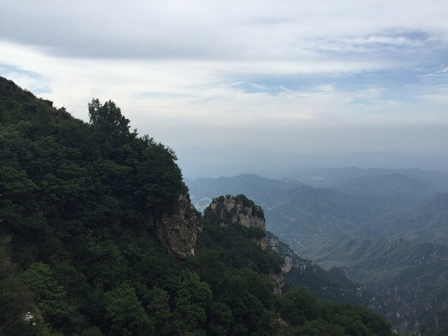 "还是建议游览先下后上的推荐路线，从韭菜园平台向下走，到南天门，再到仙人晒靴，太行之神，人少又安..._白石山世界地质公园"的评论图片