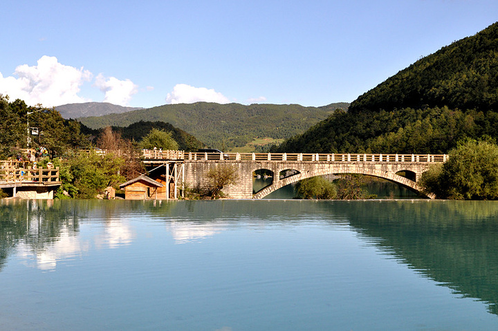 做到云杉坪然后去殉情谷殉情谷因为美丽的爱情故事而动人