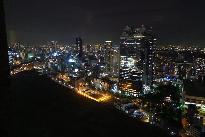 "...北部、蓝天大厦、Grand front Osaka等片区的美丽夜景，来到大阪站有时间推荐来玩玩_大阪站大楼瞭望台"的评论图片