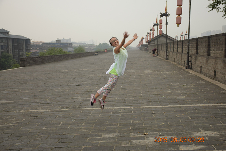 2018我们是从西安火车站旁边的尚德门登墙,门