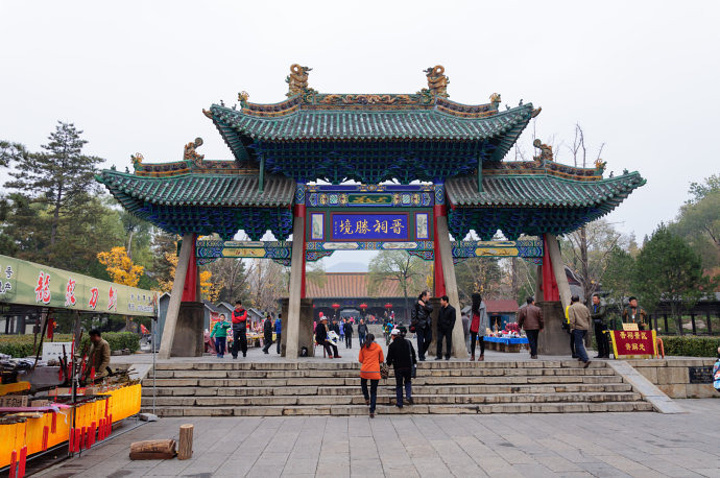 晋祠胜境的牌楼这里距离真正的晋祠还远着呢感觉是在园林的外围修了个