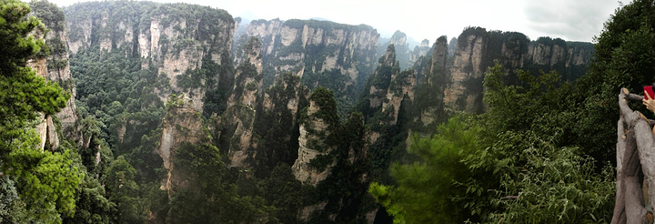 迷魂台是袁家界景区最好的天然观景台,因只要一站在观景台上魂儿便会