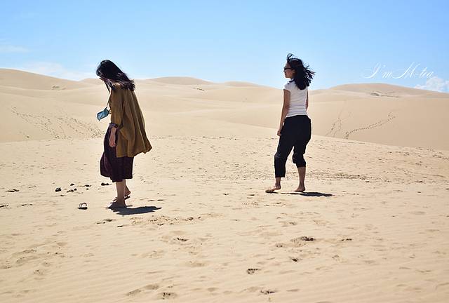 脱鞋和沙子相处