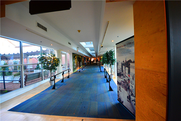 2017.玩,有各种各样互动的活动,边上也有几张小