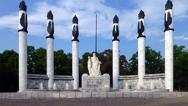 青年英雄纪念碑