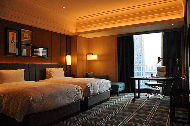 御玺中餐厅的主厨们则会精心准备正宗粤菜,12