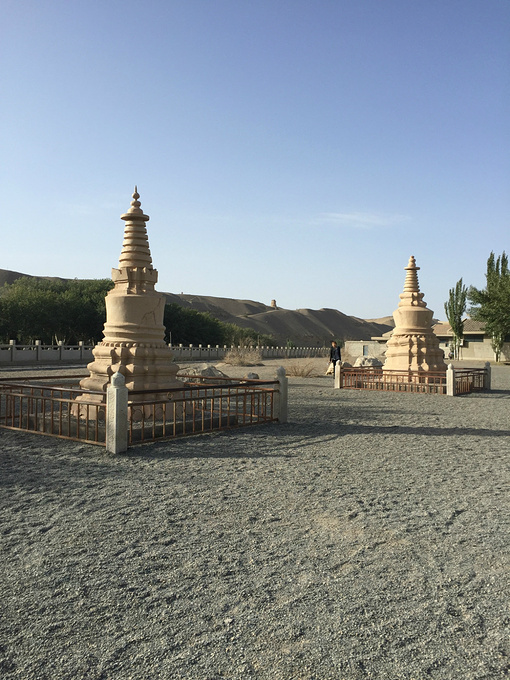 嘉峪关关城评论第3天张掖大佛寺,丹霞地貌地质公园评论第4天西宁钟楼