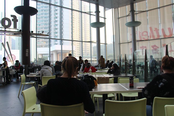 2017东荟城名店仓是香港唯一的名店折扣商场