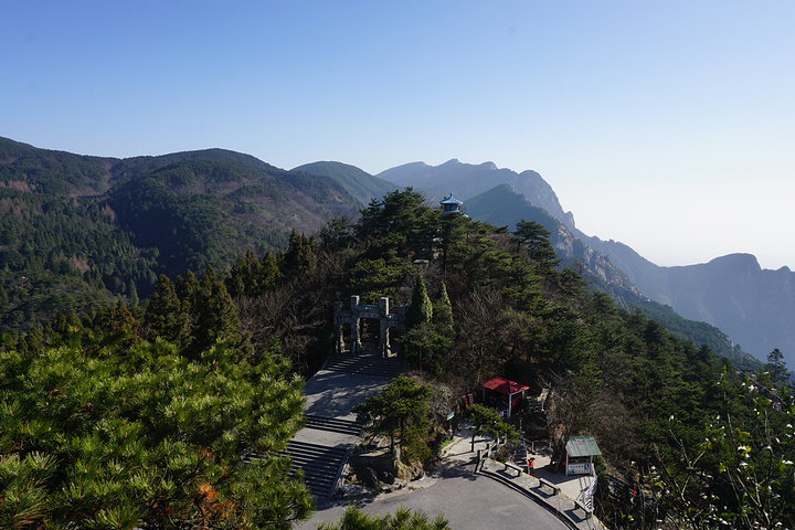 "庐山是久负盛名的风景名胜区和避暑游览胜地，庐山的气候温适，春迟、夏短、秋早、冬长_含鄱口"的评论图片