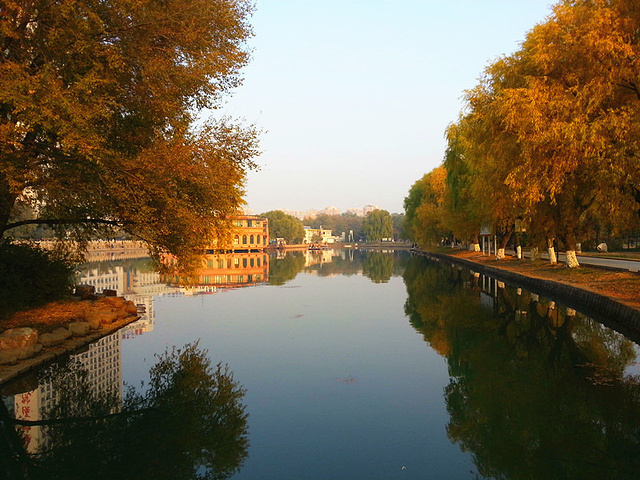 2023万泉公园地理位置非常优越,乘坐118、292、250、215等路公交车都可以到达_万泉游乐场评论去哪儿攻略