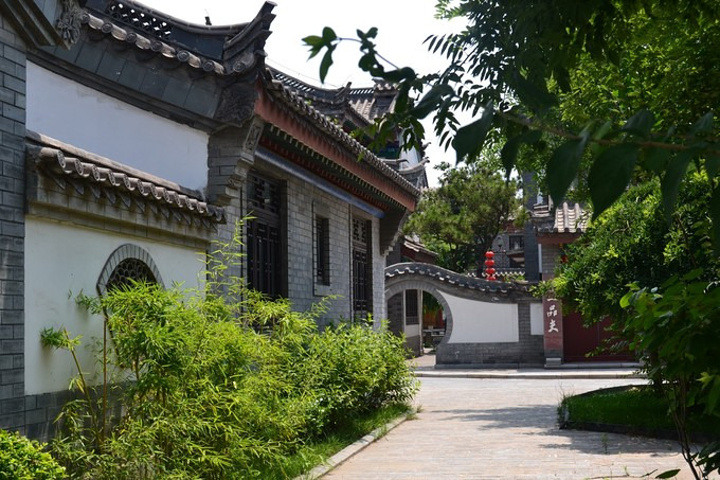 祠,拜了月老,用嘉惠的话来说就是,想不到自己也会有这么一天_滦州古城