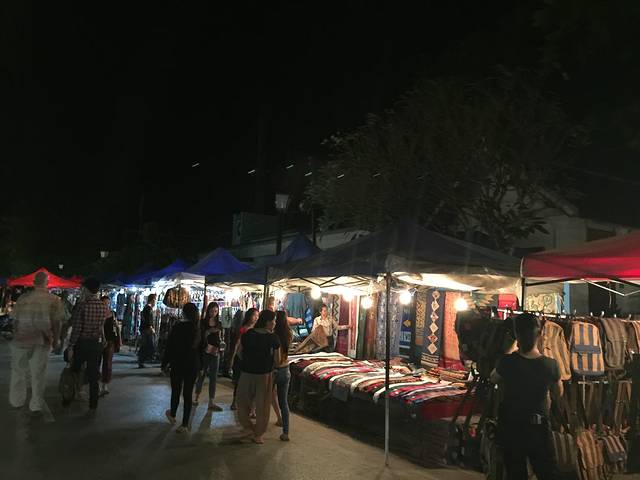 法国街苗族夜市烧烤