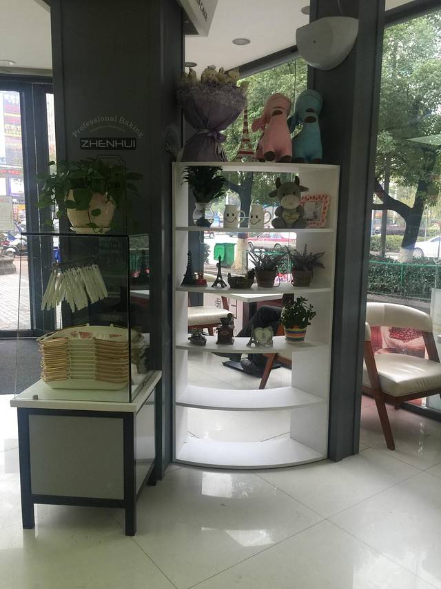 真辉烘焙(桃园路店)