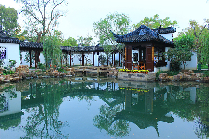 可园对面是沧浪厅苏州四大园林中最古老的一个非常值得一看闭园前30
