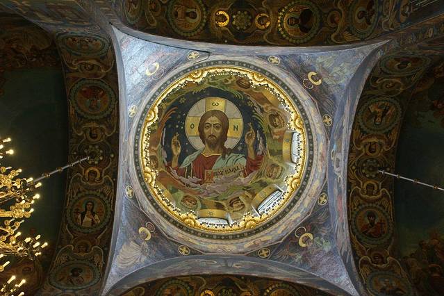 建堂内有精美的马赛克拼图和壁画,教堂不大,但是很漂亮.