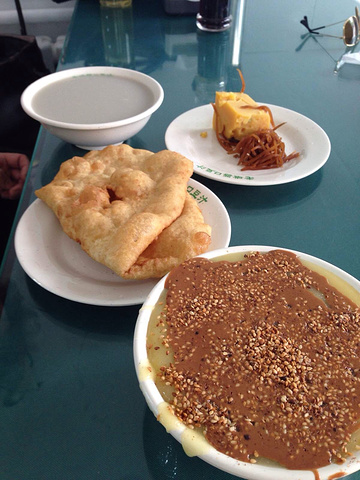 .茶 那个豆汁儿的味儿 简直惊天地泣鬼神 无法形