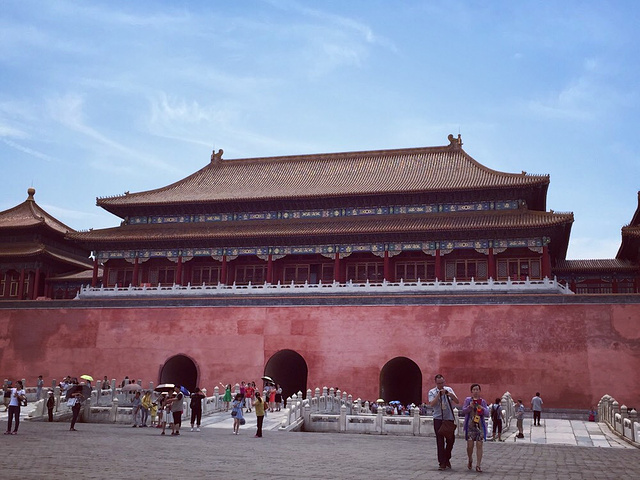 2018御花园位于紫禁城中轴线上,坤宁宫后方,是