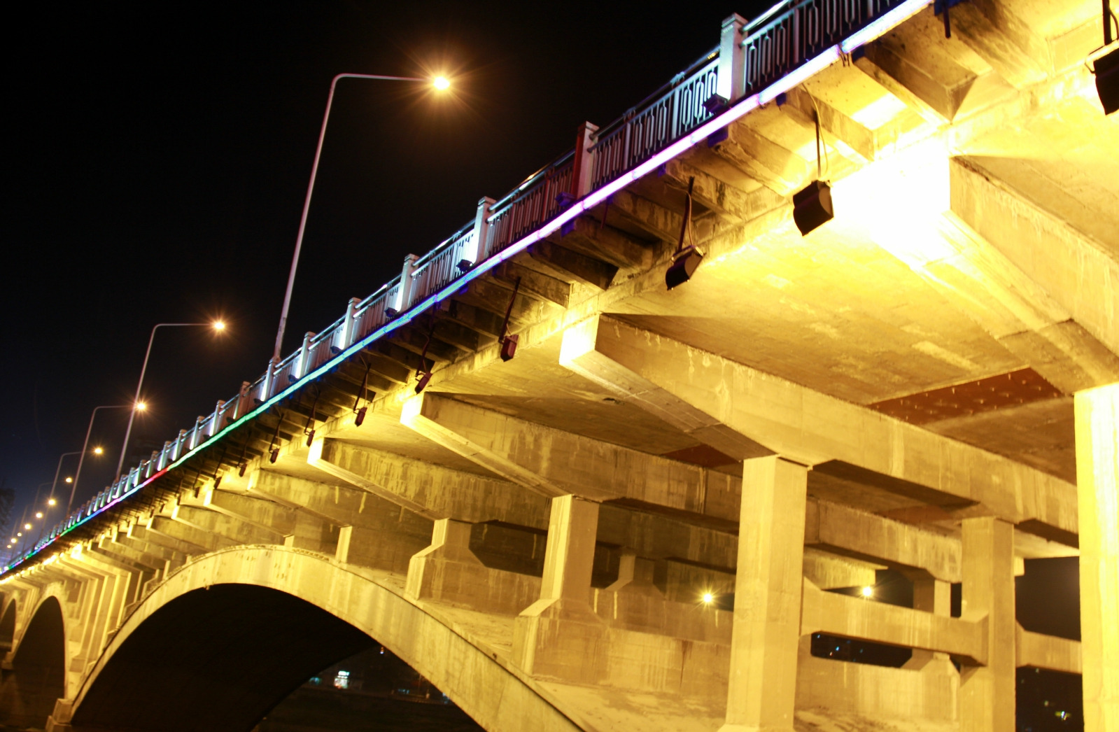 【小提示】1,通川桥的夜景特别漂亮,但桥上风特别大,冬春季注意防寒