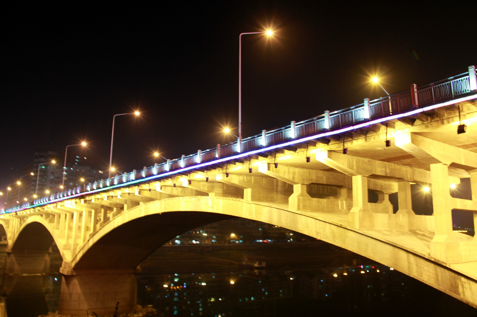 【小提示】1,通川桥的夜景特别漂亮,但桥上风特别大,冬春季注意防寒