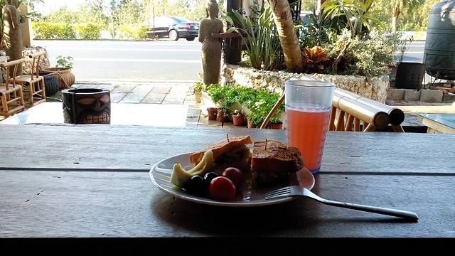 垦丁阿飞冲浪店