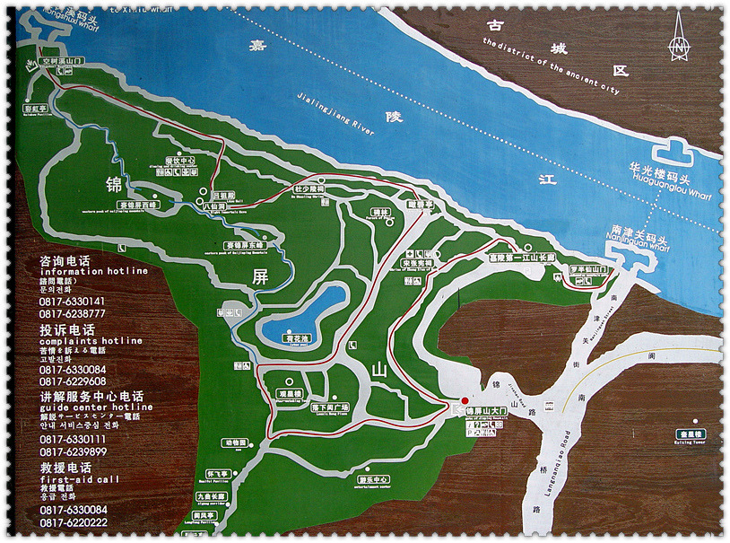 锦屏山地处四川阆中古城江对岸可从阆中古城驱车过阆中嘉陵江大桥前往