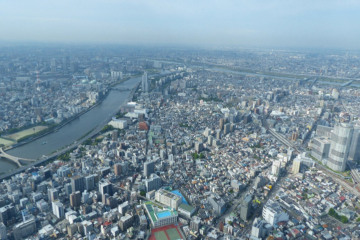 天空转晴,观赏天空树最好的位置,就是隅田川上