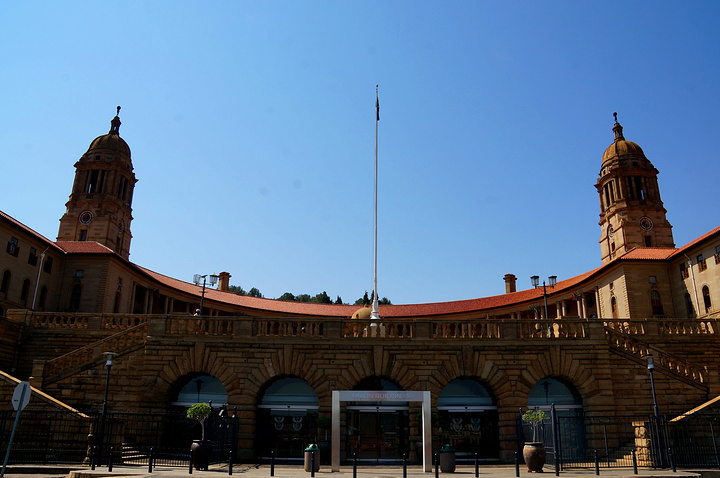 2017总统府是进不去的,只能外面参观总统府前