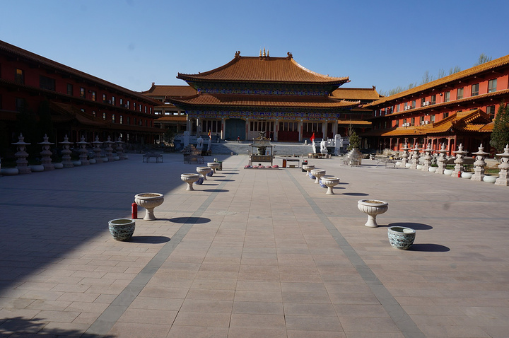 在包头顺便逛了一下清净寺,为一新建寺庙,1985年由五台山广济茅蓬退居