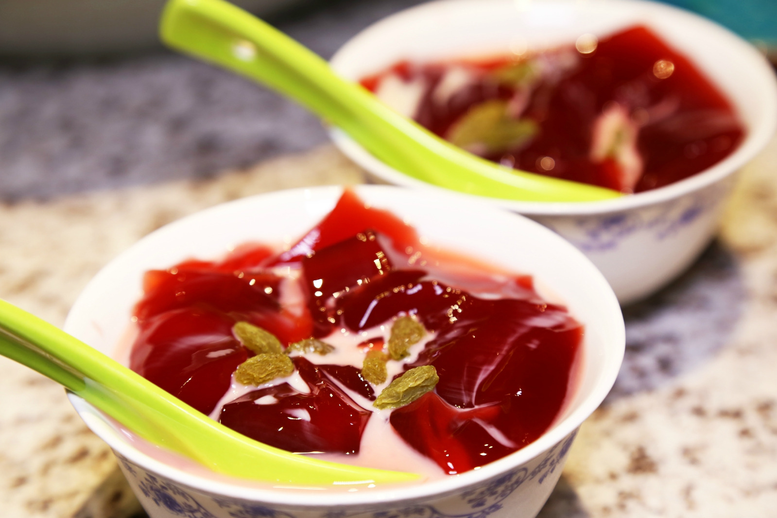 "红二代"冰粉水泊梁山鸡麻辣香锅金桔柠檬推荐:麻辣酸菜鲈鱼,红二代