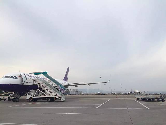 飞机场的意思 38a6afa4850975f7.jpg_r_640x480x70_a5192574.jpg