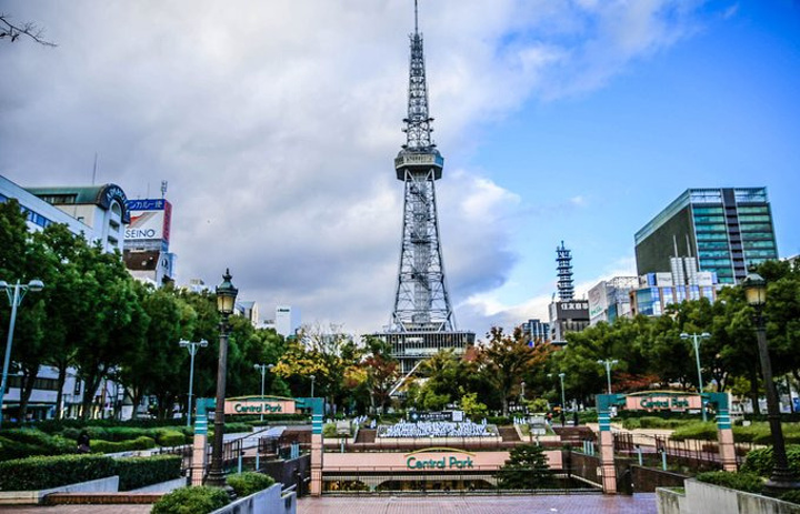 名古屋电视塔是位于日本爱知县名古屋市中区久屋大通公园的一座电视塔