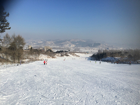 玉泉威虎山森林公园滑雪场