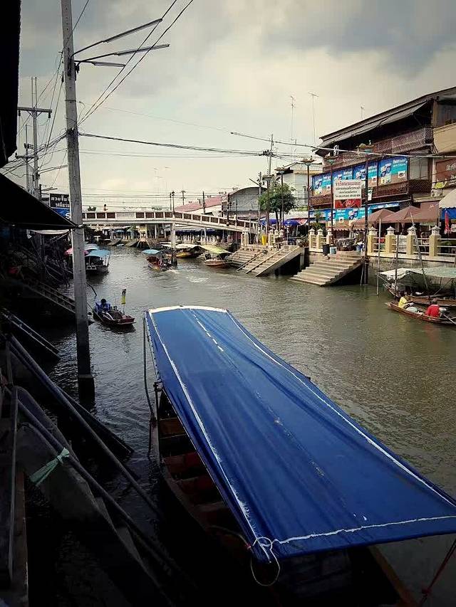 Bang Nam Phueng Floating Market