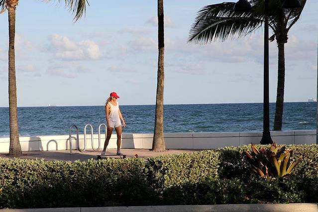 劳德岱尔堡海滩