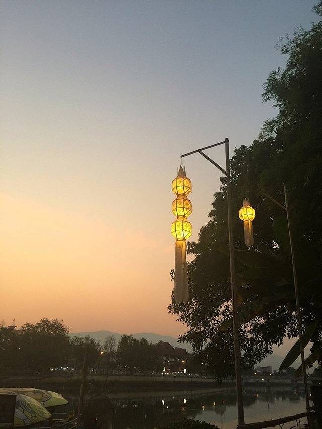 Riverside Bar and Restauran