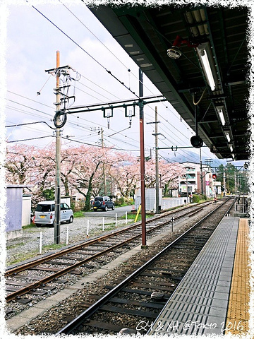 下雨天,在这温泉胜地,到处都是雾=什么都看不