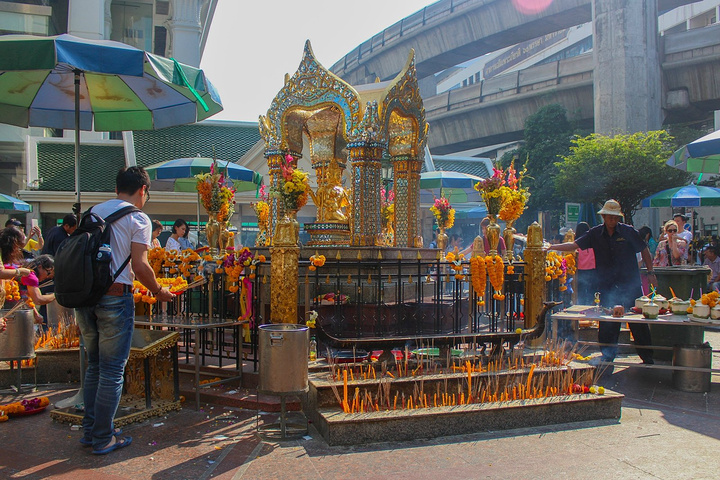 拜四面佛为什么一定要晚上?单身男女许愿时最
