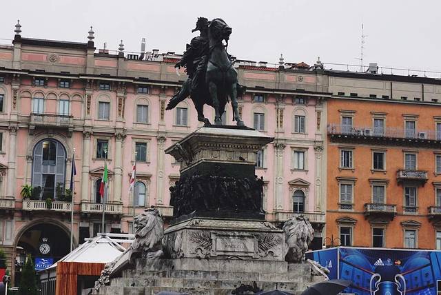 米兰大教堂广场