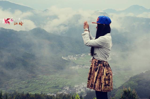 你在拍远处的风景,远处的人在拍你.抓拍比较自然两张!