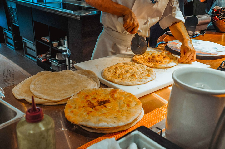 "为食客带来的两种截然不同的用餐体验—全天候运营的Pizzeria比萨店，和仅提供晚餐体验的Tr..._Fratelli福特利"的评论图片