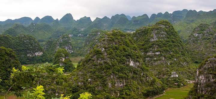 "从峡谷出来前往万峰林，17:30到达万峰林开始乘景区电瓶车沿万峰林半山腰景区的观光道开始体会“..._万峰林景区"的评论图片